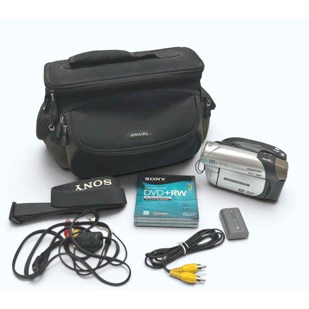 Sony DCR-DVD92 Handycam Camcorder Bundle 20x Zoom Carl Zeiss + Case